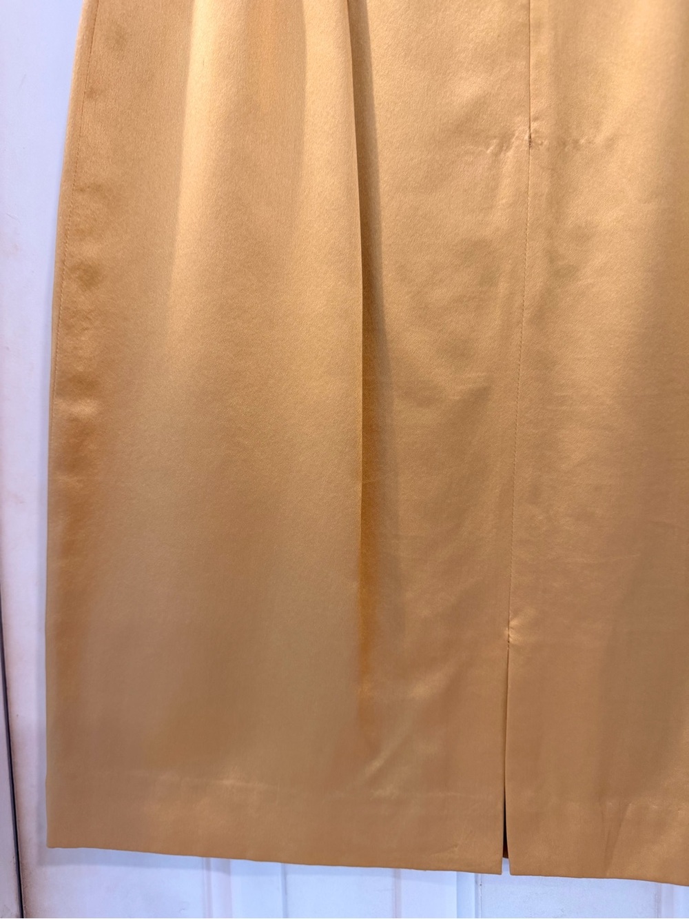 AKA New York Golden Silk Straight Skirt, Fully Lined, Back zip, Elegant! Sz 8 - Picture 10 of 15